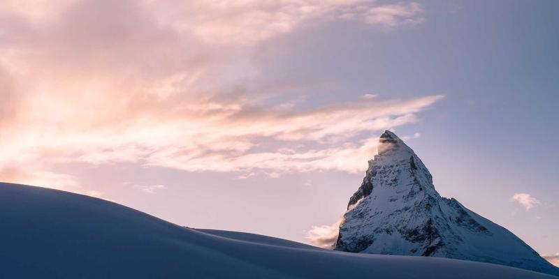 大成装饰实拍案例解析：现代简约风如何用紫色主题与空间魔法，打造高级感住宅装修